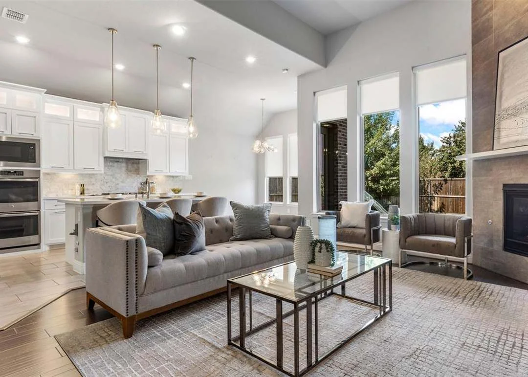 Living room and kitchen at 17643 Pinyon Lane in Dallas